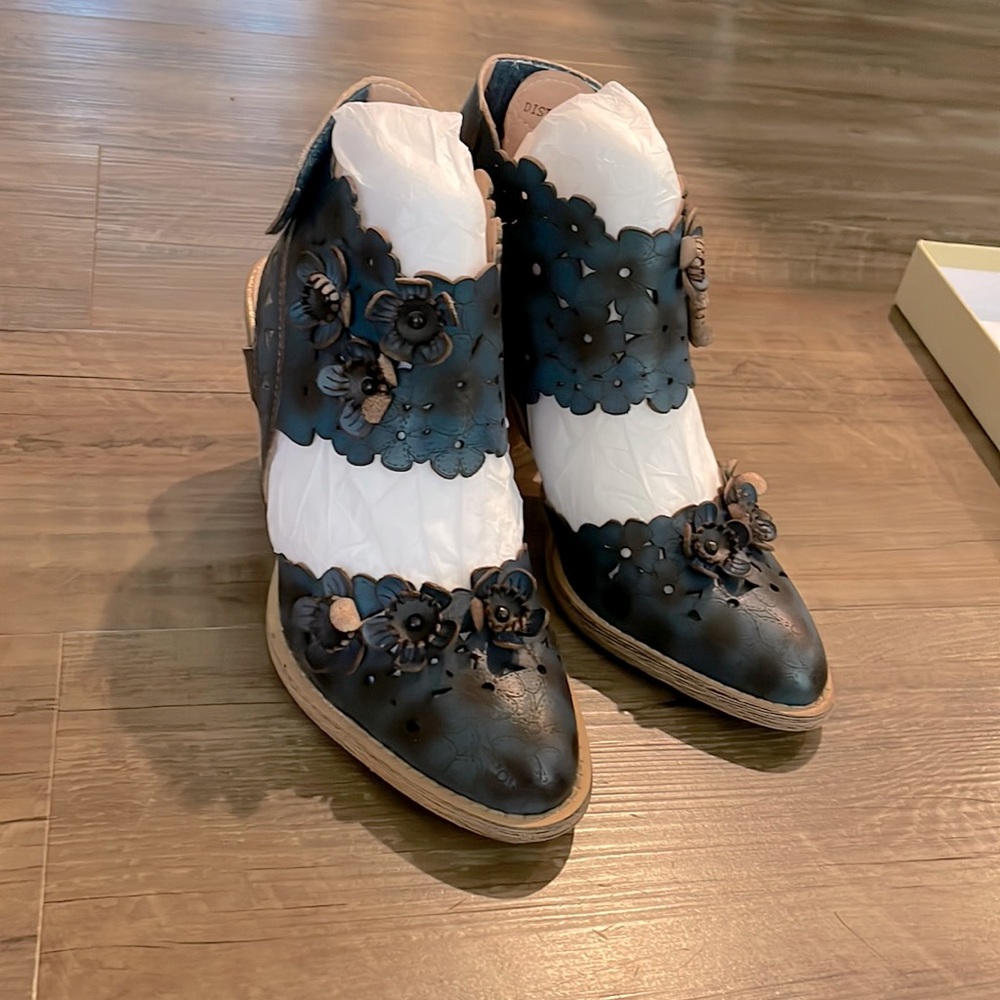 L’Artiste Spring Step shootie size 35 (US 5) Teal NIB